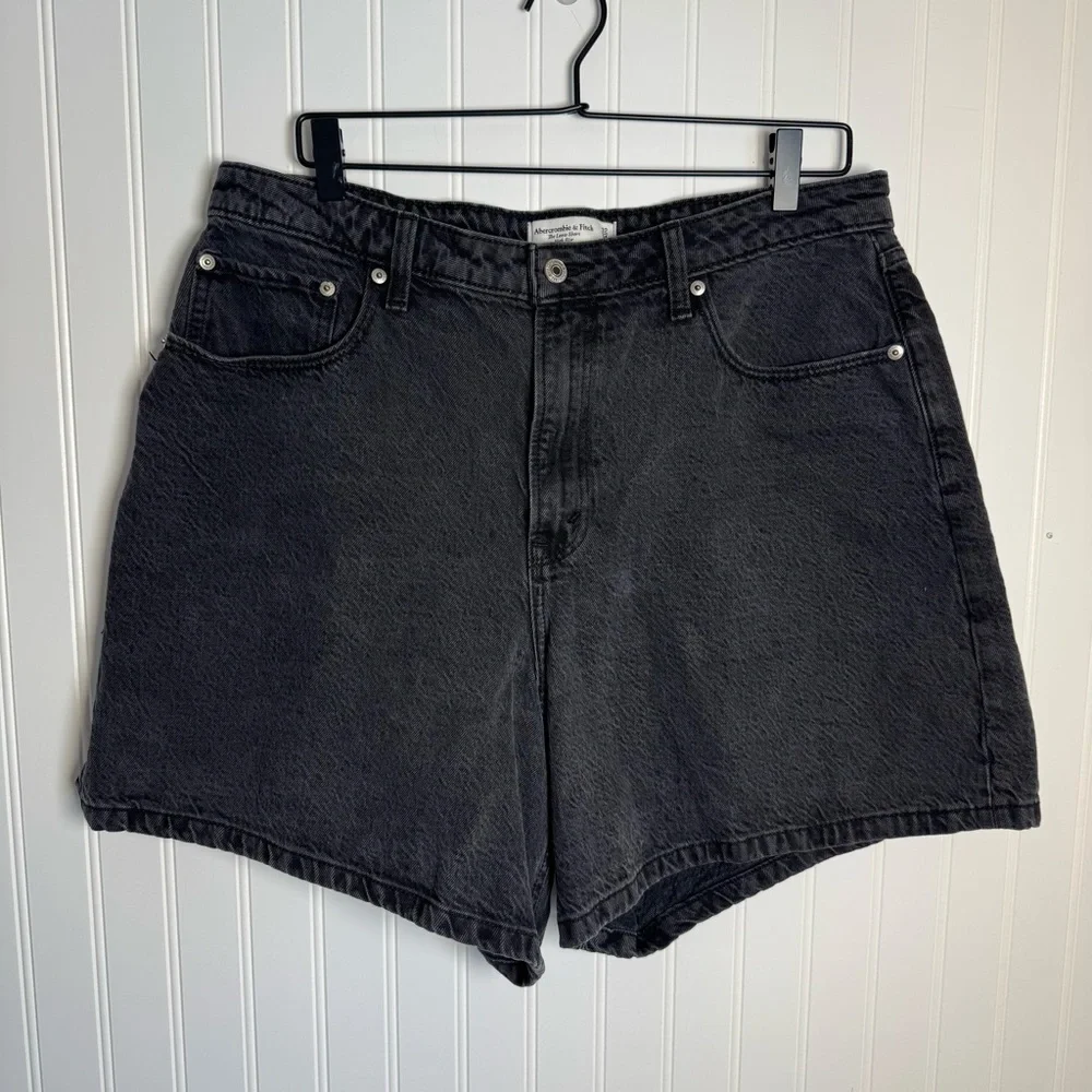 Abercrombie & Fitch The Loose Short High Rise Curve Love Black Denim Shorts 14 - Picture 2 of 12